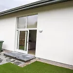 8 Milton Side