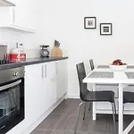 8 Milton Side