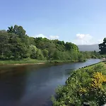 Riverbank Lodge