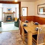 Lochside Cottage - Near Aviemore