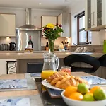 Villa Pineways By Interhome