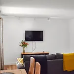 Caledonia Apartment