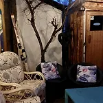 Wee Blondie\'S Ski Cottage
