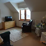 Crow\'S Nest Apartment
