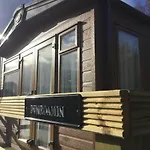 Dunroamin Lodge
