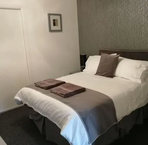 Avalon Studio. Comfy Well Equipped Cosy Studio.