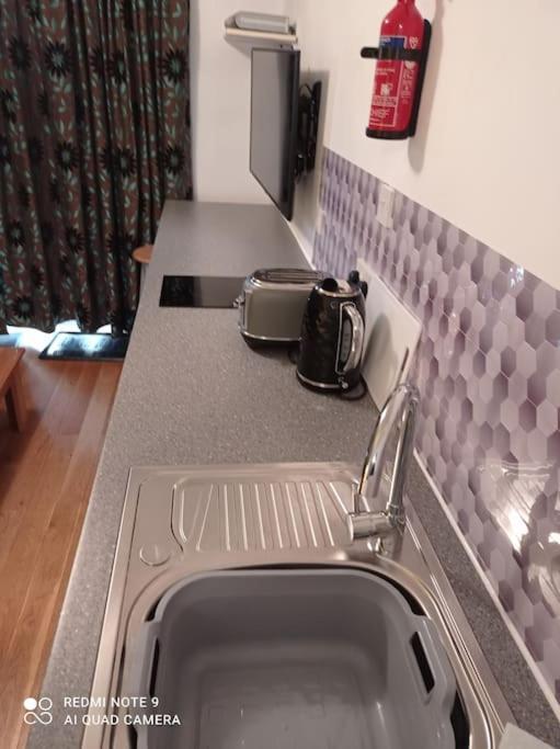 Avalon Studio. Comfy Well Equipped Cosy Studio. Aviemore