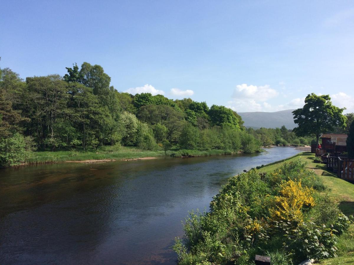 Riverbank Holiday home
