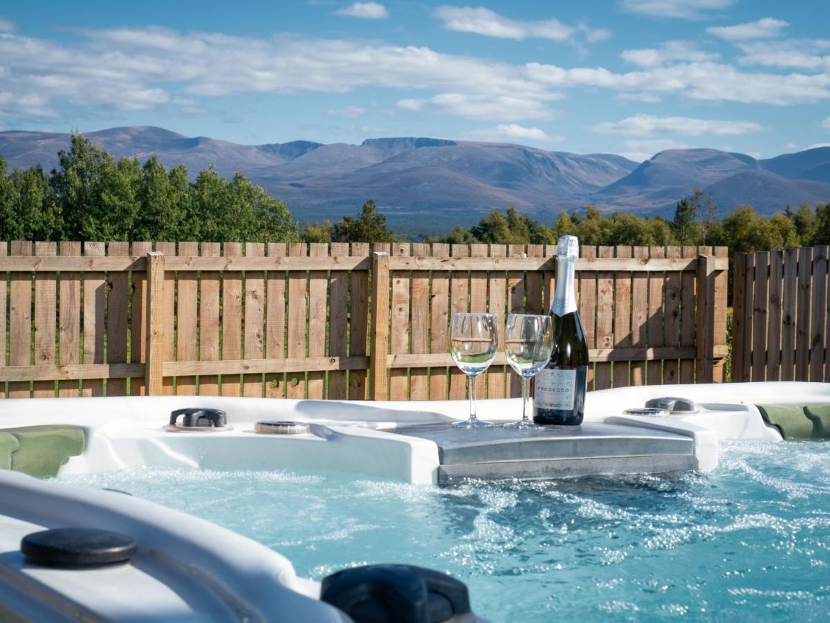 Snowmass - Hot Tub In Aviemore