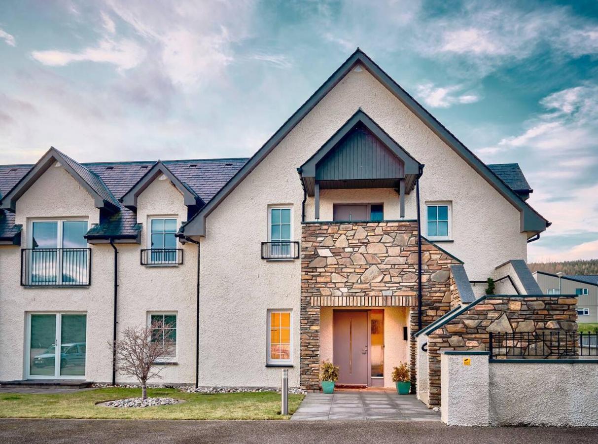 Apartment The Steadings, Luxury 5 Star Rated 3 Bed With Cinema Garden And Parking Aviemore