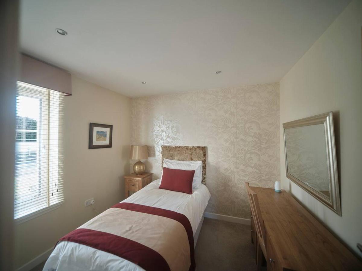 Apartment The Steadings, Luxury 5 Star Rated 3 Bed With Cinema Garden And Parking