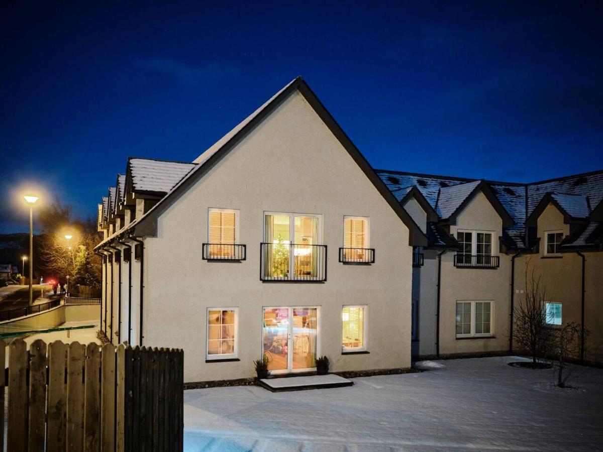 The Steadings, Luxury 5 Star Rated 3 Bed With Cinema Garden And Parking Aviemore