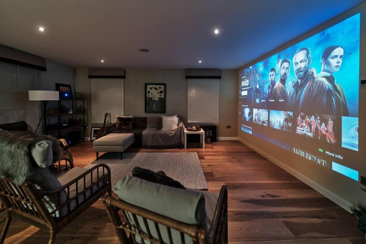 The Steadings, Luxury 5 Star Rated 3 Bed With Cinema Garden And Parking *