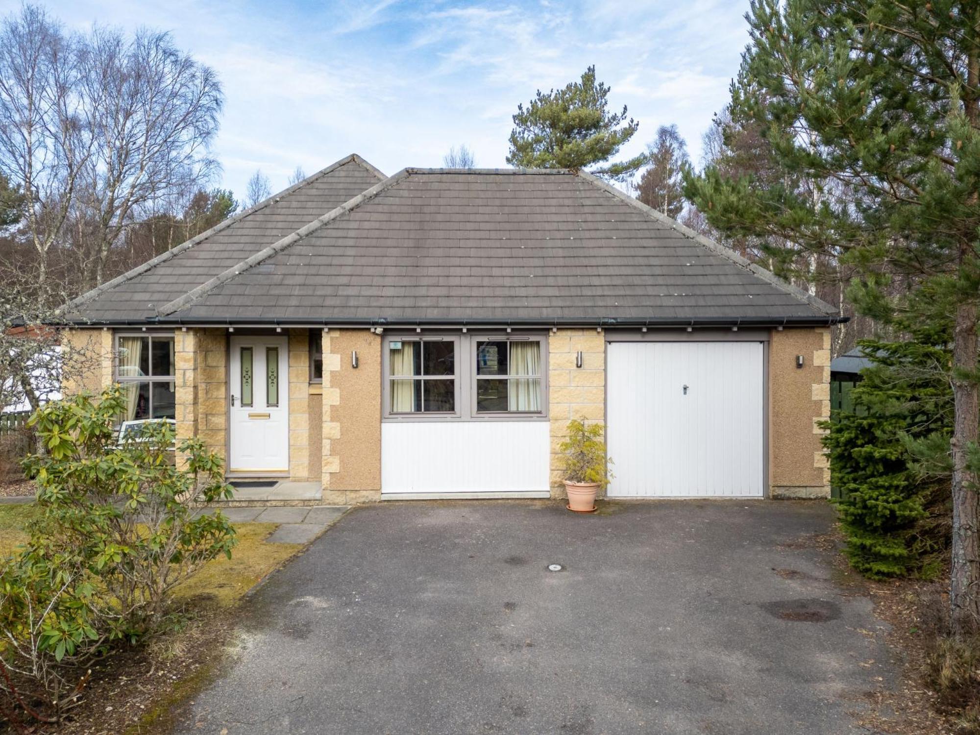 Falcon By Interhome Aviemore