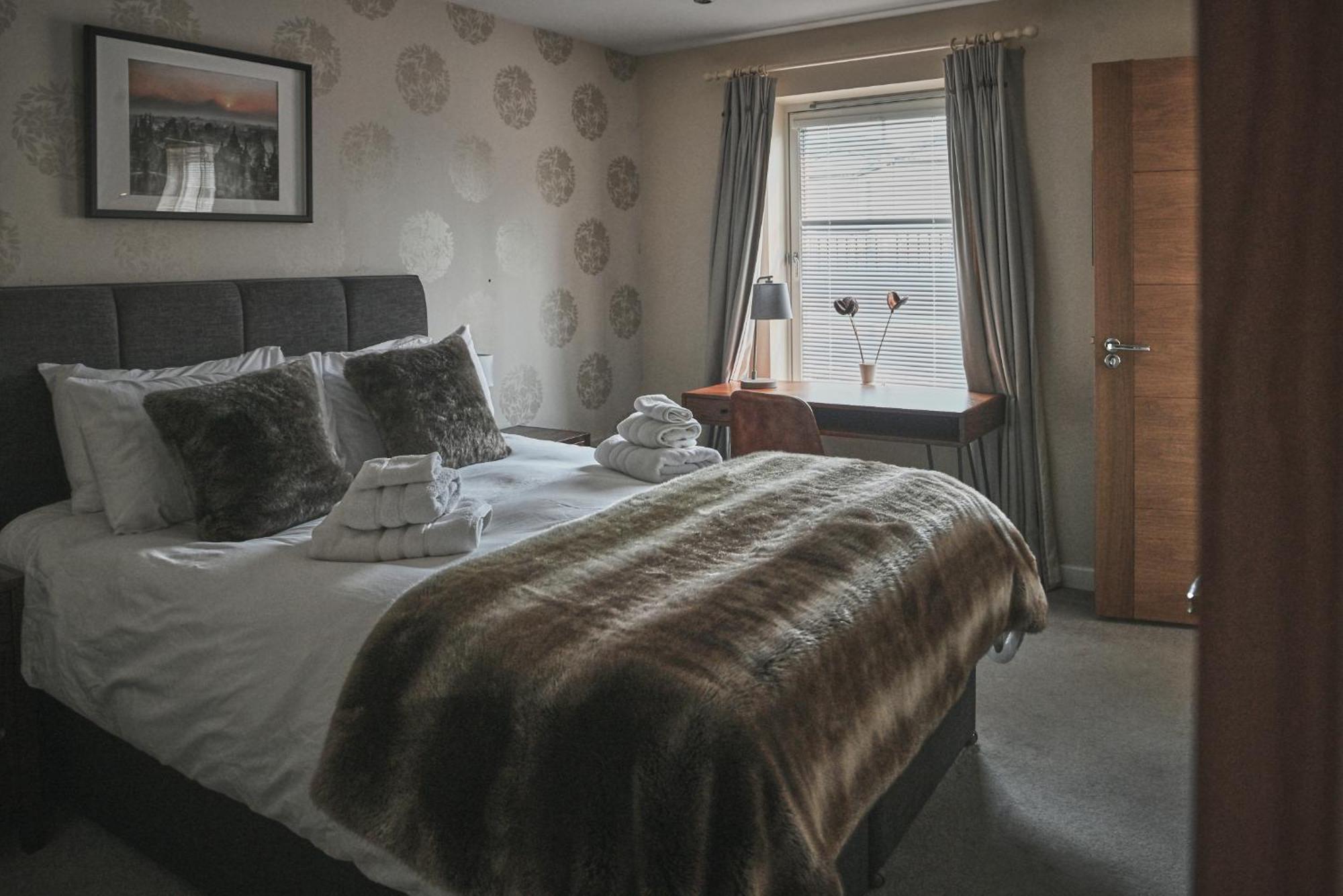 The Steadings, Luxury 5 Star Rated 3 Bed With Cinema Garden And Parking Apartment
