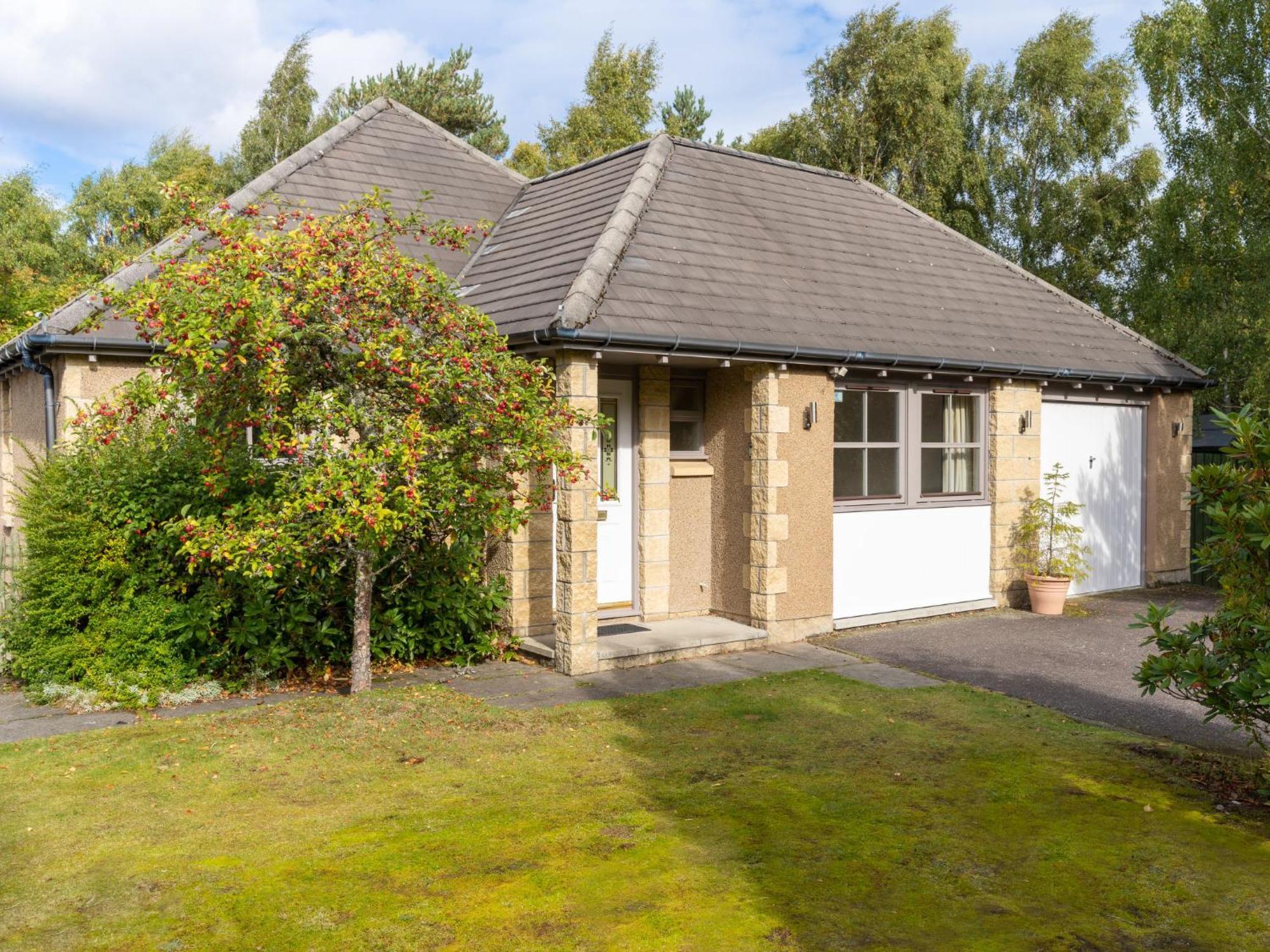Falcon By Interhome Aviemore