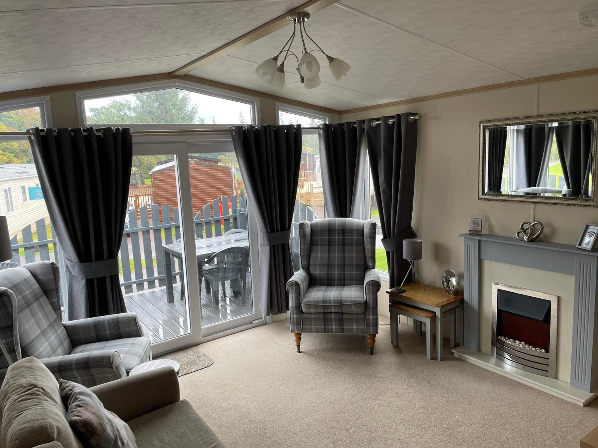 Freedom Lodge-aviemore With Free Starlink Superfast Broadband 150mbps - Bedding And Towels Included - Pet Free *