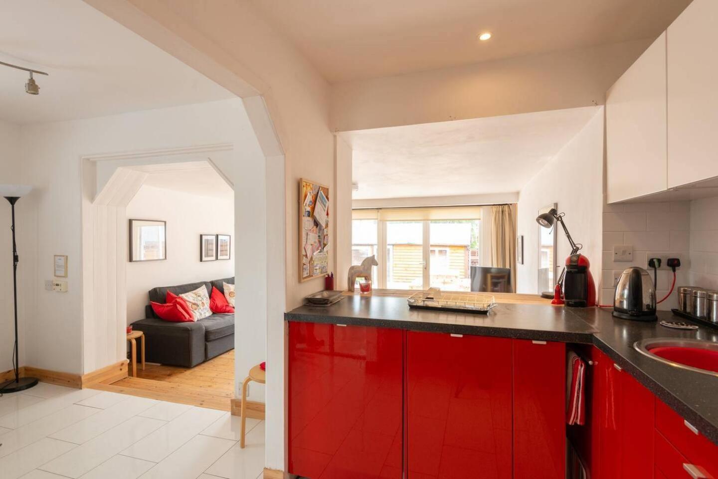 4guests-2br-privategarden-freeparking *