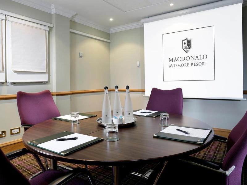 Hotel Macdonald At Macdonald 4*