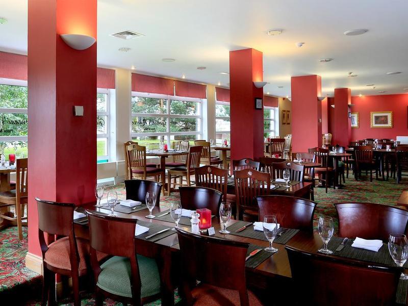 Hotel Macdonald At Macdonald 4*
