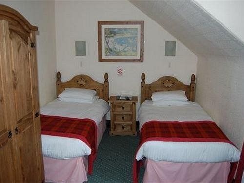Mackenzies Highland Inn 2*