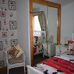 Dunroamin Self-Catering Apartment